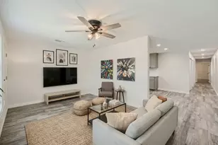 109 Fisher St, Elgin, TX 78621 - Photo 6