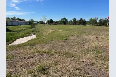 2215 W 2nd Street W, Taylor, TX 76574 - Photo 14