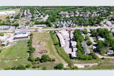 2215 W 2nd Street W, Taylor, TX 76574 - Photo 2