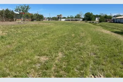 2215 W 2nd Street W, Taylor, TX 76574 - Photo 12