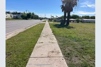 2215 W 2nd Street W, Taylor, TX 76574 - Photo 20