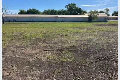 2215 W 2nd Street W, Taylor, TX 76574 - Photo 10
