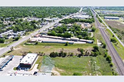 2215 W 2nd Street W, Taylor, TX 76574 - Photo 6