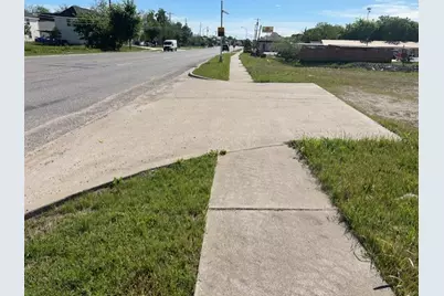 2215 W 2nd Street W, Taylor, TX 76574 - Photo 22