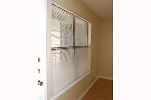 202 E 32nd St, Austin, TX 78705 - Photo 2