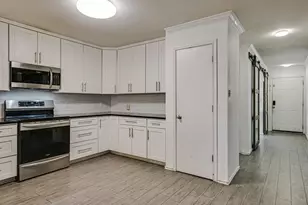 229 Holman Path, Hutto, TX 78634 - Photo 6