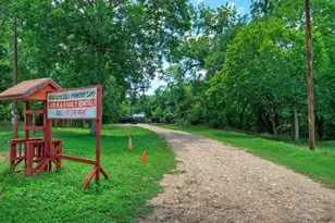 906 Water St, Manor, TX 78653 - Photo 2