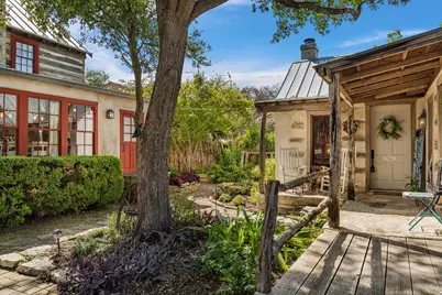 104 Austin Street #B, Fredericksburg, TX 78624 - Photo 4