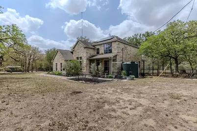 202 The Oaks Boulevard, Elgin, TX 78621 - Photo 2