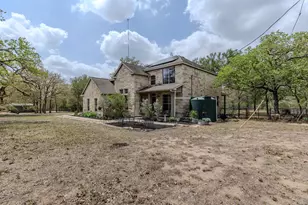 202 The Oaks Blvd, Elgin, TX 78621 - Photo 2