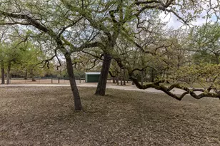 202 The Oaks Blvd, Elgin, TX 78621 - Photo 10