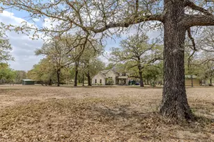 202 The Oaks Blvd, Elgin, TX 78621 - Photo 6