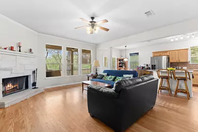 202 The Oaks Boulevard, Elgin, TX 78621 - Photo 14