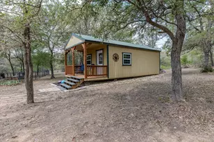 202 The Oaks Blvd, Elgin, TX 78621 - Photo 8