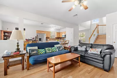 202 The Oaks Boulevard, Elgin, TX 78621 - Photo 4