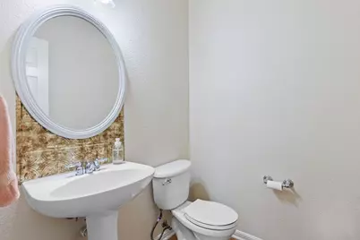 202 The Oaks Boulevard, Elgin, TX 78621 - Photo 32