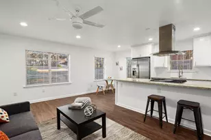 301 E 33rd St, Austin, TX 78705 - Photo 2