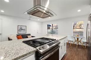 301 E 33rd St, Austin, TX 78705 - Photo 6