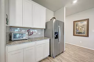 405 Windy Reed Rd, Hutto, TX 78634 - Photo 10