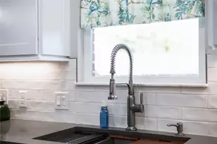 10103 Oak Hollow Cir, Austin, TX 78758 - Photo 16