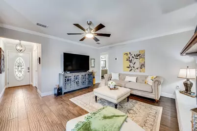 10103 Oak Hollow Circle, Austin, TX 78758 - Photo 4