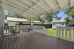 811/ 813 S Commerce St, Lockhart, TX 78644 - Photo 26