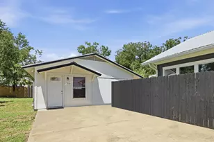 811/ 813 S Commerce St, Lockhart, TX 78644 - Photo 32