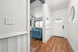 811/ 813 S Commerce St, Lockhart, TX 78644 - Photo 6