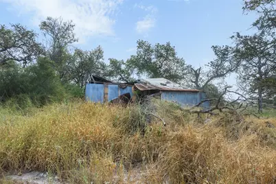 3301 Chuckwagon Road, Luling, TX 78648 - Photo 6