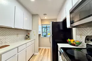 7122 Wood Hollow Dr, Austin, TX 78731 - Photo 8