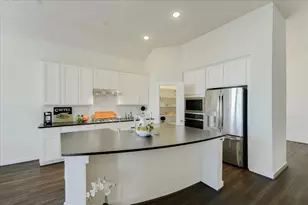 22600 Fountaingrass Ln, Lago Vista, TX 78645 - Photo 2