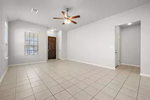 913 Centerra Hills Cir, Round Rock, TX 78665 - Photo 4