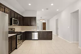 913 Centerra Hills Cir, Round Rock, TX 78665 - Photo 10