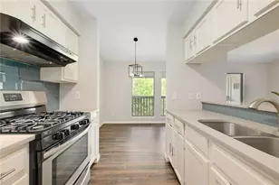 3839 SE Dry Creek Dr, Austin, TX 78731 - Photo 6