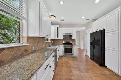 8109 Ganttcrest Drive, Austin, TX 78749 - Photo 10