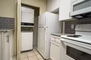 806 W 24th St, Austin, TX 78705 - Photo 4