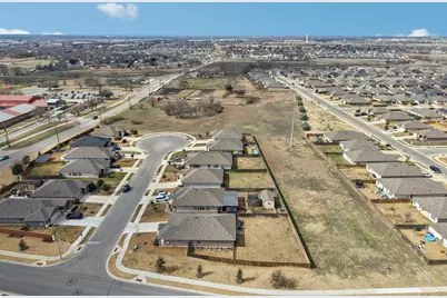 1001 Pembroke Court, Hutto, TX 78634 - Photo 32