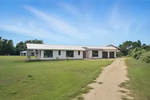 1800 Man O War Dr, Del Valle, TX 78617 - Photo 2