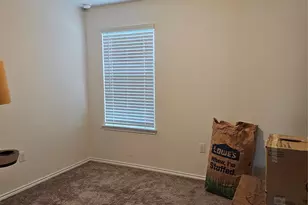 210 Summit Dr, Lockhart, TX 78644 - Photo 8