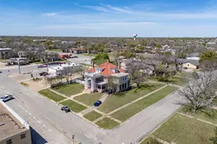 117 E 6th St, Taylor, TX 76574 - Photo 6