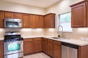 102 Buck Shot Ct, Bastrop, TX 78602 - Photo 4