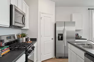 300 Puerto Plata Ave, Bastrop, TX 78602 - Photo 6