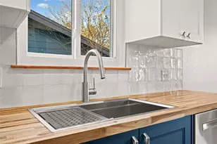 7016 Crosswood Dr, Austin, TX 78745 - Photo 14