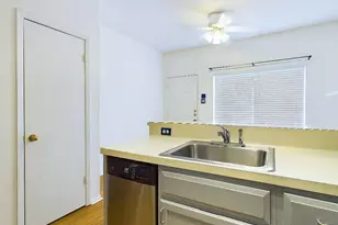 2210 Pearl St, Austin, TX 78705 - Photo 2