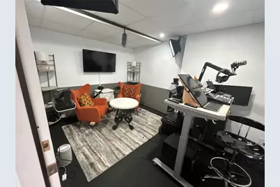 109 E 11th Street, Taylor, TX 76574 - Photo 6