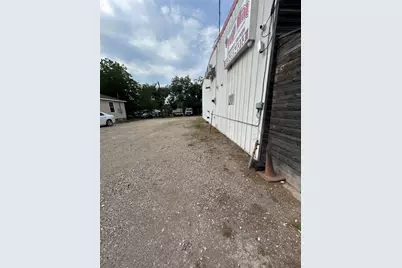 109 E 11th Street, Taylor, TX 76574 - Photo 4