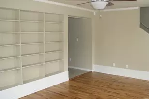 907 W 30th St, Austin, TX 78705 - Photo 8