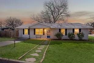 801 E Johnson St, Burnet, TX 78611 - Photo 2