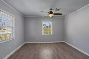 801 E Johnson St, Burnet, TX 78611 - Photo 18