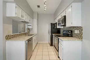 908 Poplar St, Austin, TX 78705 - Photo 4
